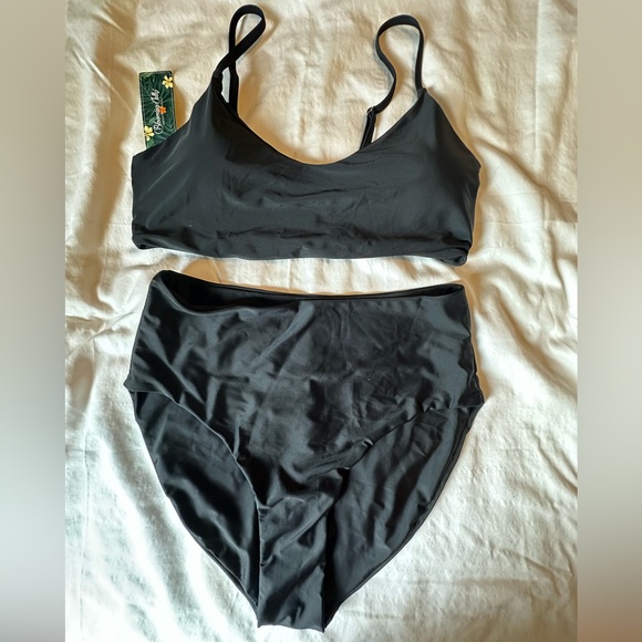 Chic Black Bikini Set - Picture 1 of 7